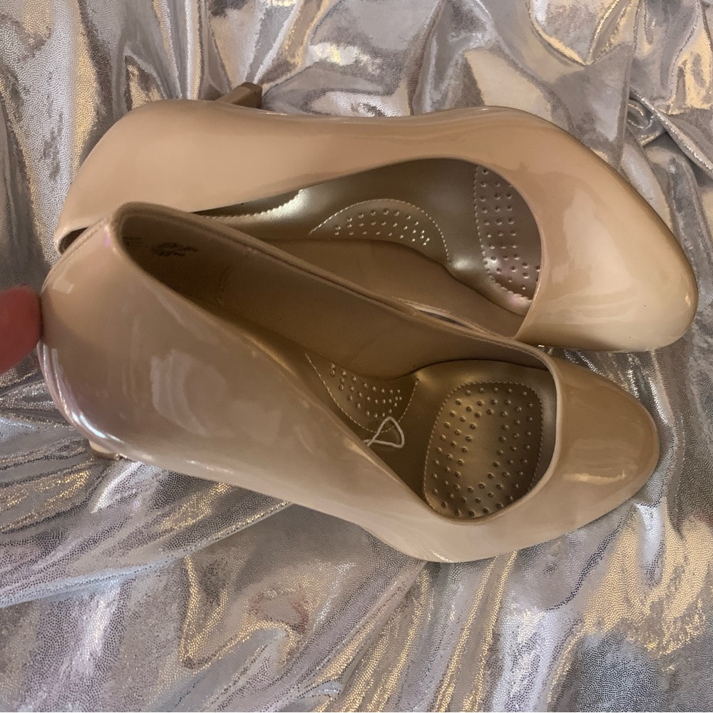 Patterned leather cream colored heels super cute minor flaw on the one side.